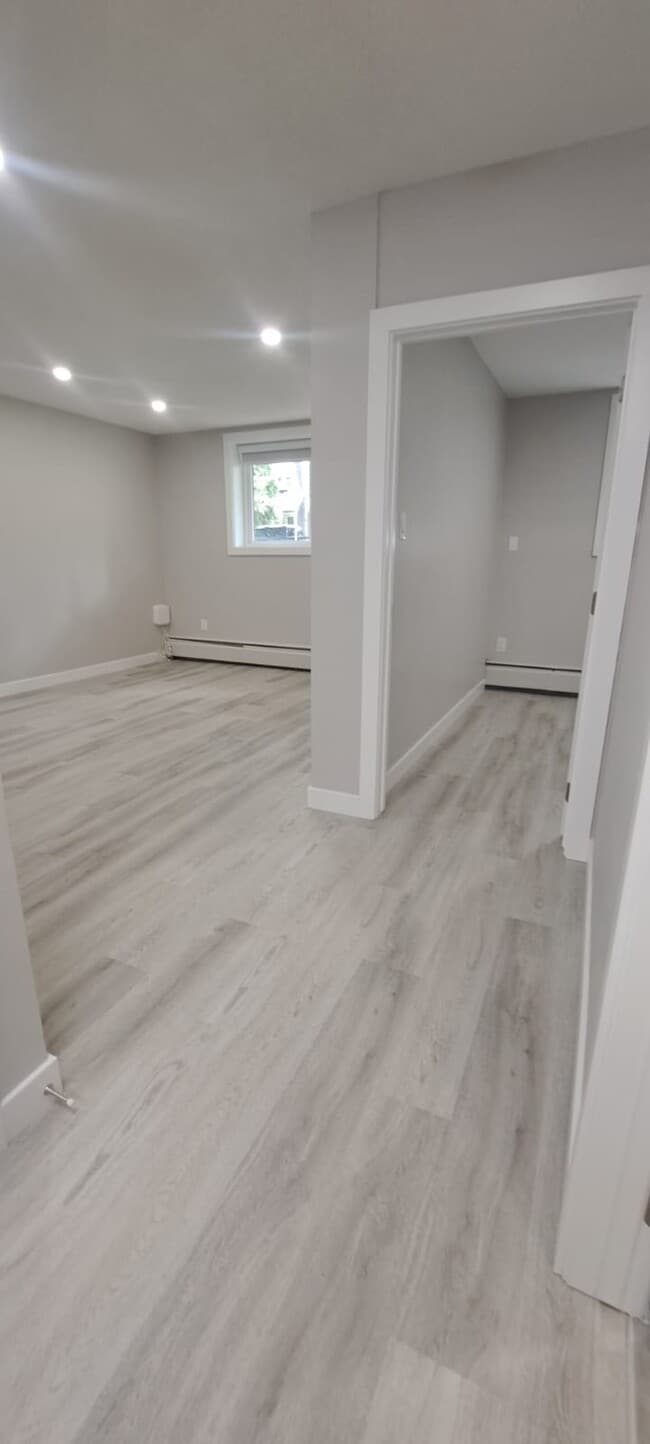 Photo - 9938-88 88 Ave NW Unité 2