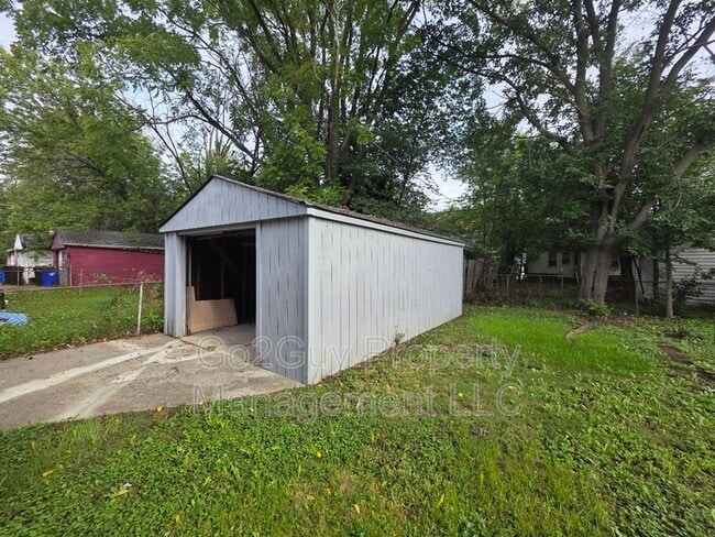 20105 Moross Rd