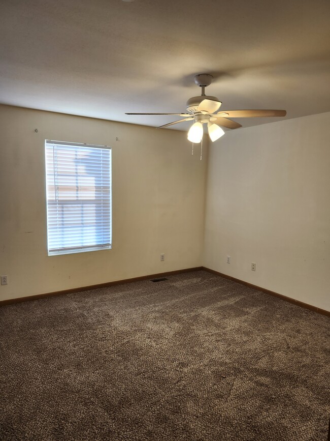 Photo - 28 Peartree Ln