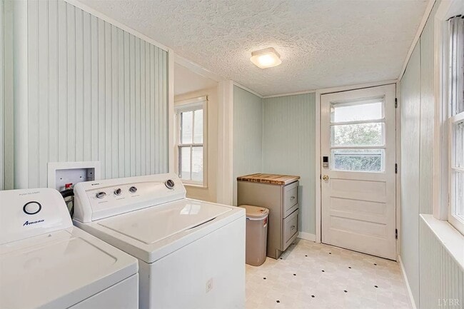 Photo - 403 Grove St