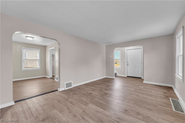 Photo - 5461 Clement Ave