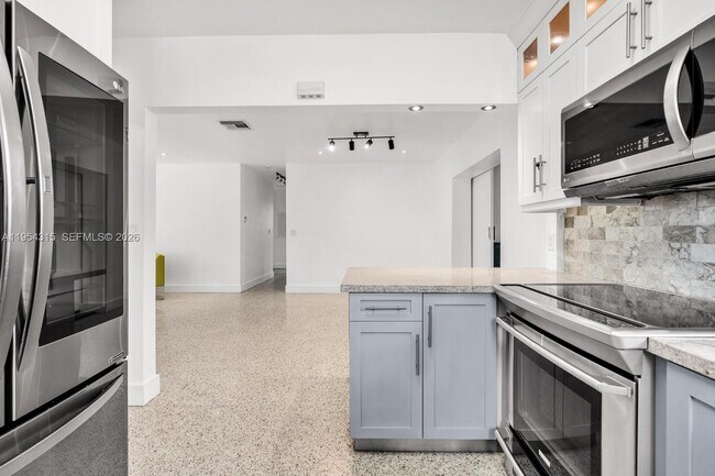 Photo - 1040 N Royal Poinciana Blvd