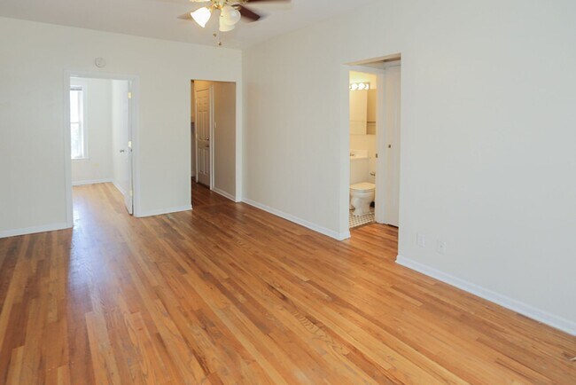 Photo - 3917 N Pine Grove Ave Unit 3W