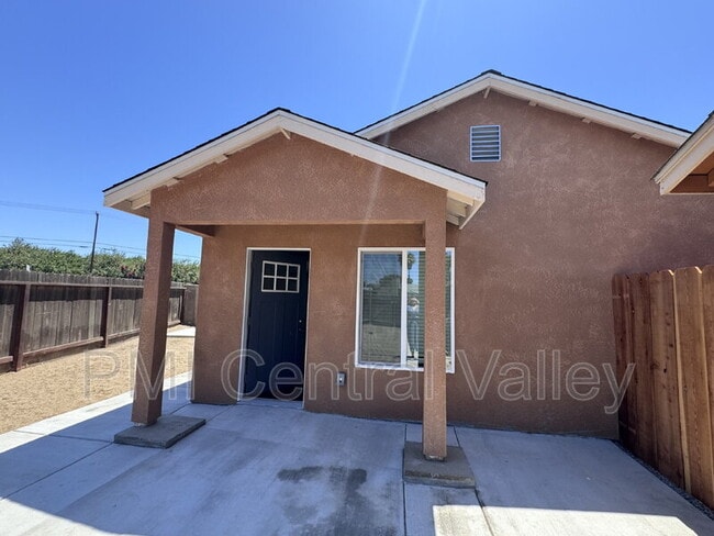 Building Photo - 5034 John Wayne Dr Rental
