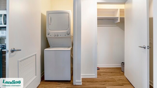 Photo - 347 W Chestnut St Unit 711