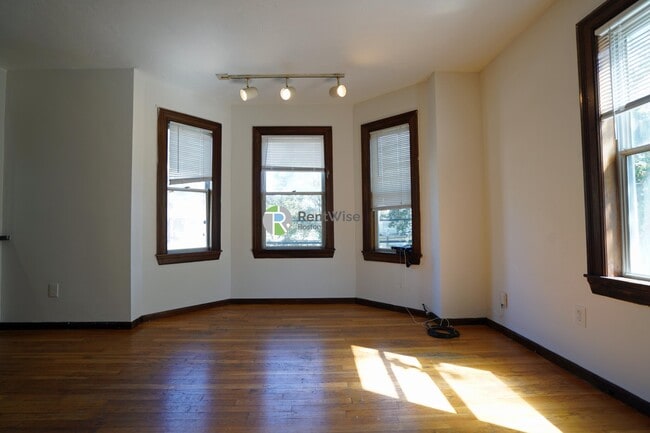 Photo - 87 Sheridan St