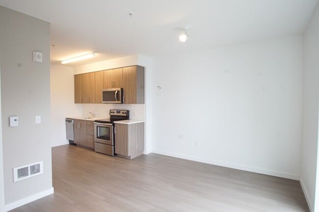 Photo - Sellwood-Modern Top Floor 1Bdr w/Floor-to-Ceiling Windows + Pet OK! Unit 409