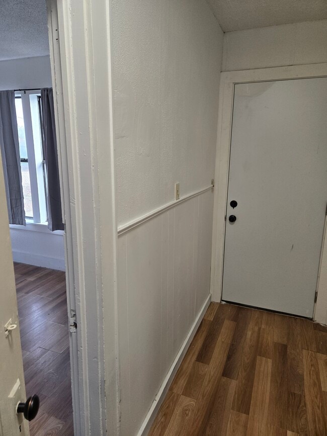 Photo - 1210 N Crain St