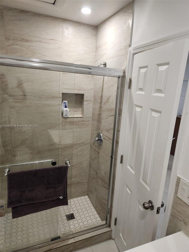 Photo - 2165 SW 47th St Unidad 1