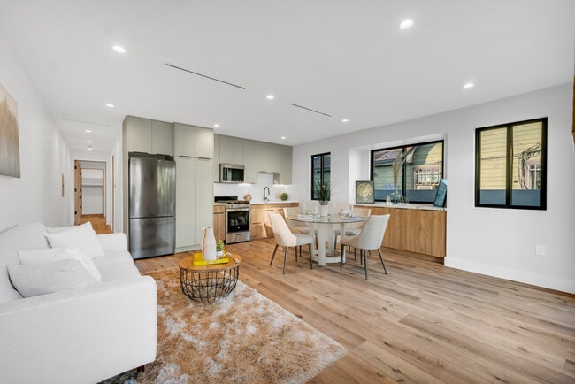 Photo - 653 N Wilton Pl