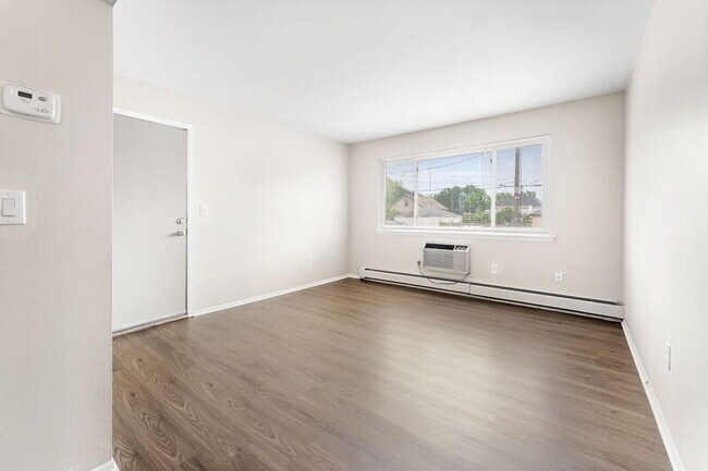 Photo - 1437 Ford Ave