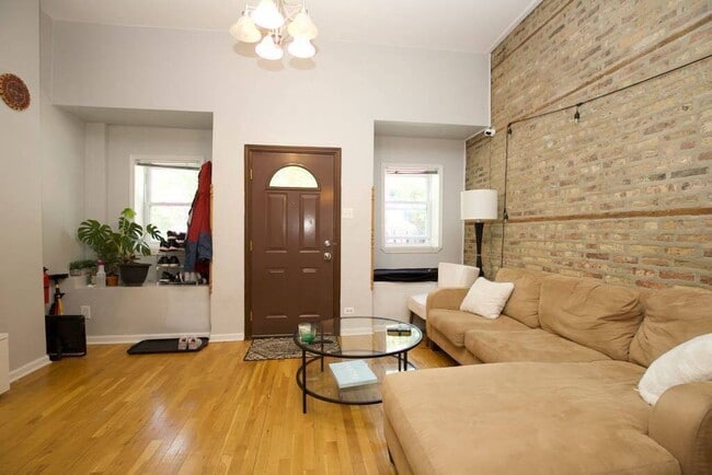 Building Photo - 1352 N Greenview Ave Unit 1352 N Greenview