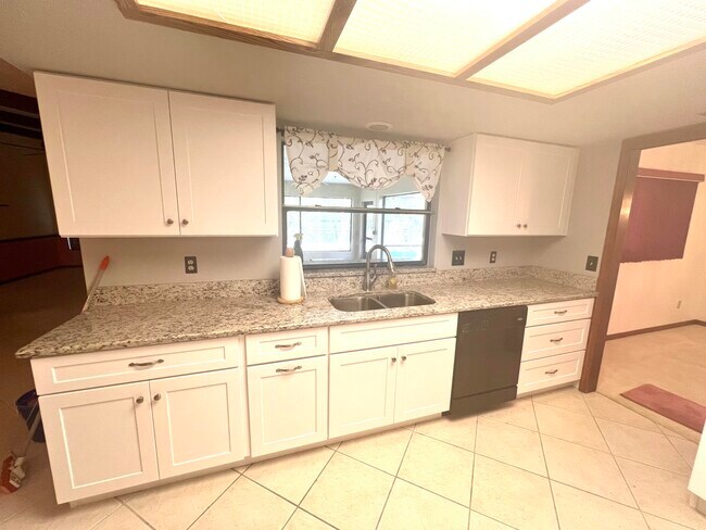 Photo - 2239 Woodlawn Cir