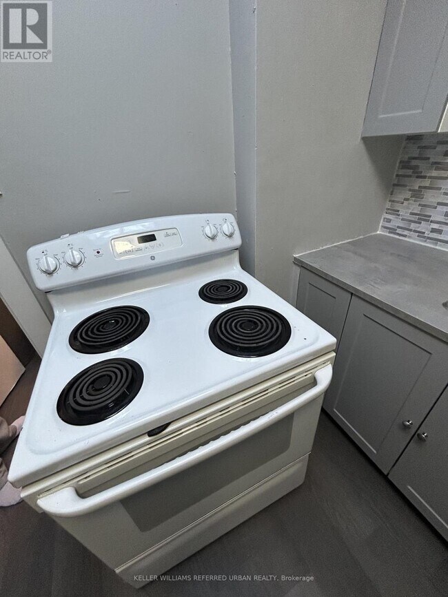 Photo - 10140 Yonge St