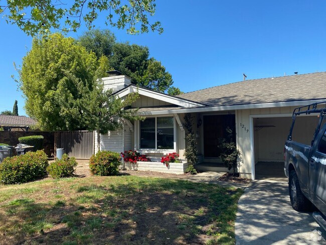 Building Photo - Quiet Sunnyvale Home