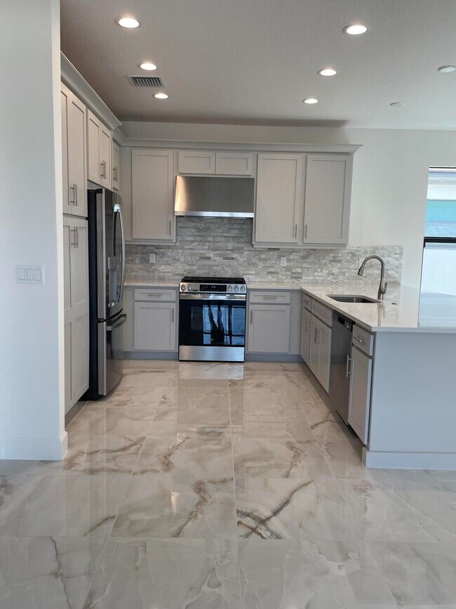 12450 SW Bungalow Ln