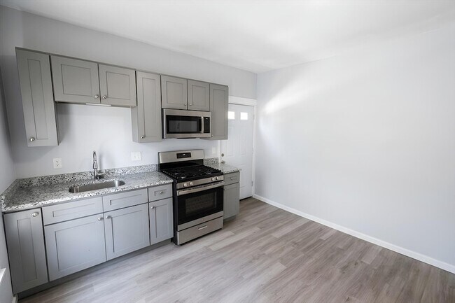 22 Downer Ave Unit 2