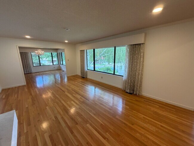 Photo - Lakeridge Shores Home!