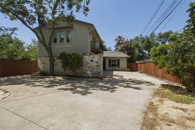 Building Photo - 1315 W Anderson Ln.