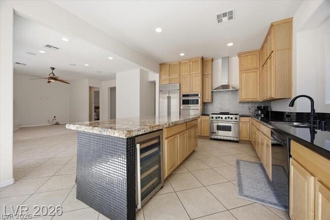 Photo - 2765 Struan Ave