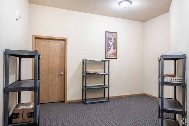Parcel Room - Lion's Gate at Grandview