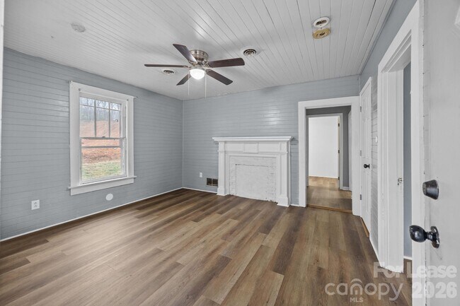 Photo - 713 2nd St Pl SW