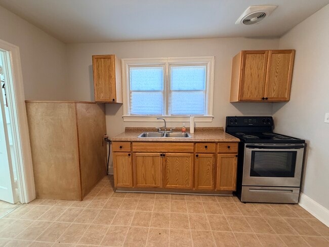 Photo - 104 Sycamore St