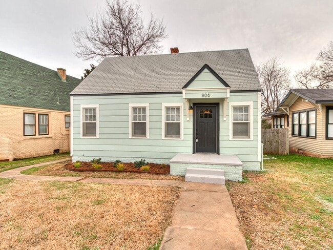 Photo - 806 NW 25th St