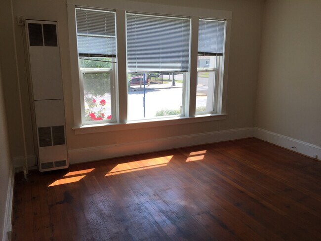 Photo - 8007-8015-8015 N Denver Ave Unidad 02