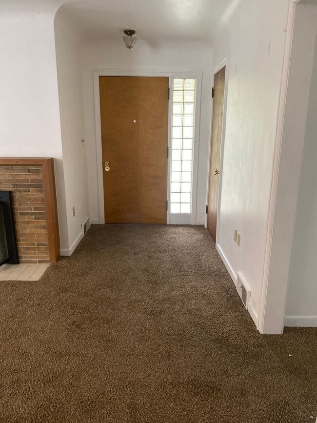 Photo - 1040 NE Alfred Ln Unit Upper