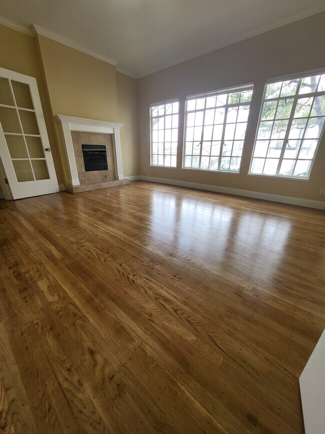 Photo - 2320 Le Conte Ave Unit 2