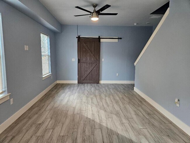 Photo - 305 Anderson St