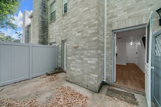 Building Photo - 6000 Reims Rd Unit 4103