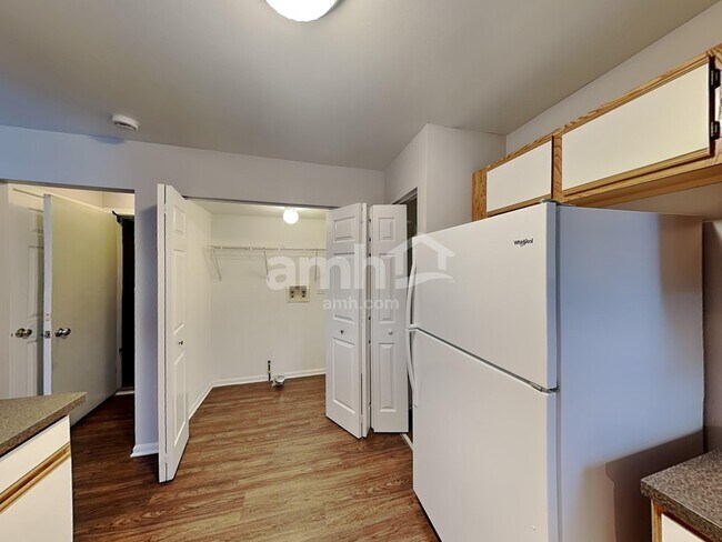 Photo - 2202 Henning Pl