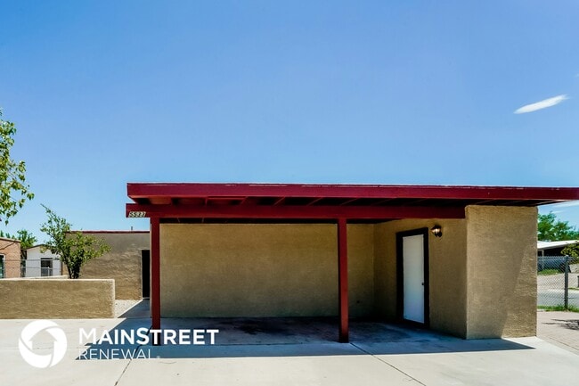 Building Photo - 5533 S Santa Cruz Ave Rental