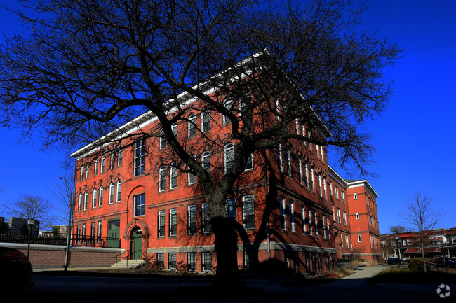 North Barclay Green - North Barclay Green Apartments