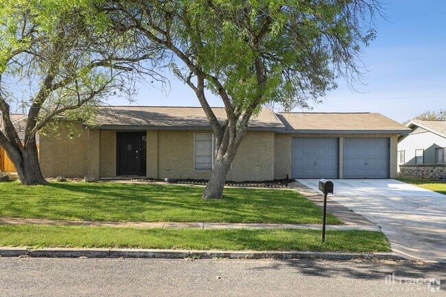 Building Photo - 6834 Indian Lake Dr Rental