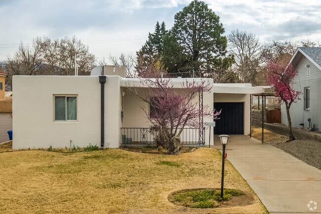 Building Photo - 720 Carlisle Blvd SE Rental