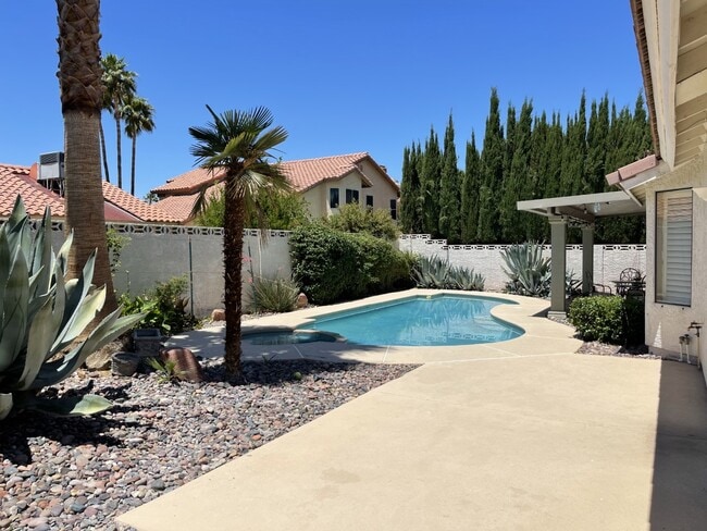 Photo - 137 Weatherstone Dr