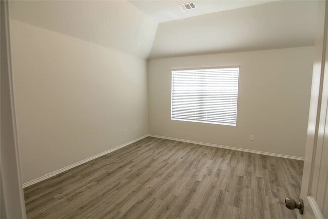 Photo - 17314 Cuthbert St