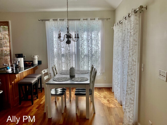 Photo - 1052 Glenwood Station Ln
