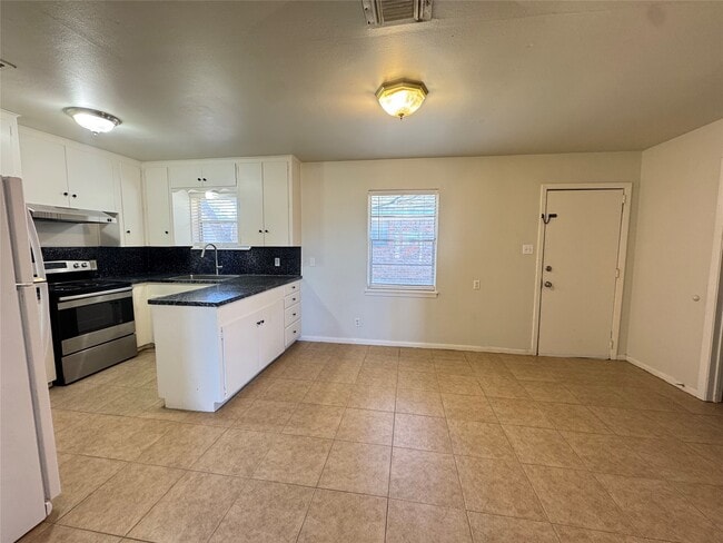 Photo - 2205 Farr St