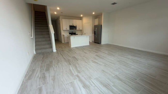 Photo - 613 Salisbury Cir