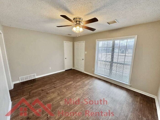 Photo - 6368 Leamont Dr