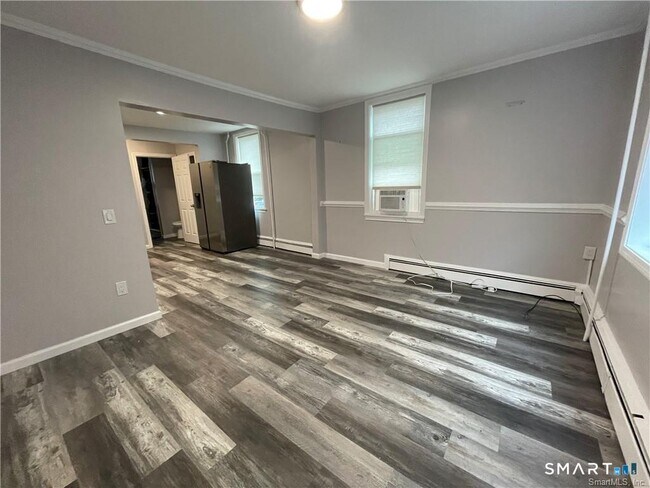 Photo - 1044 Farmington Ave