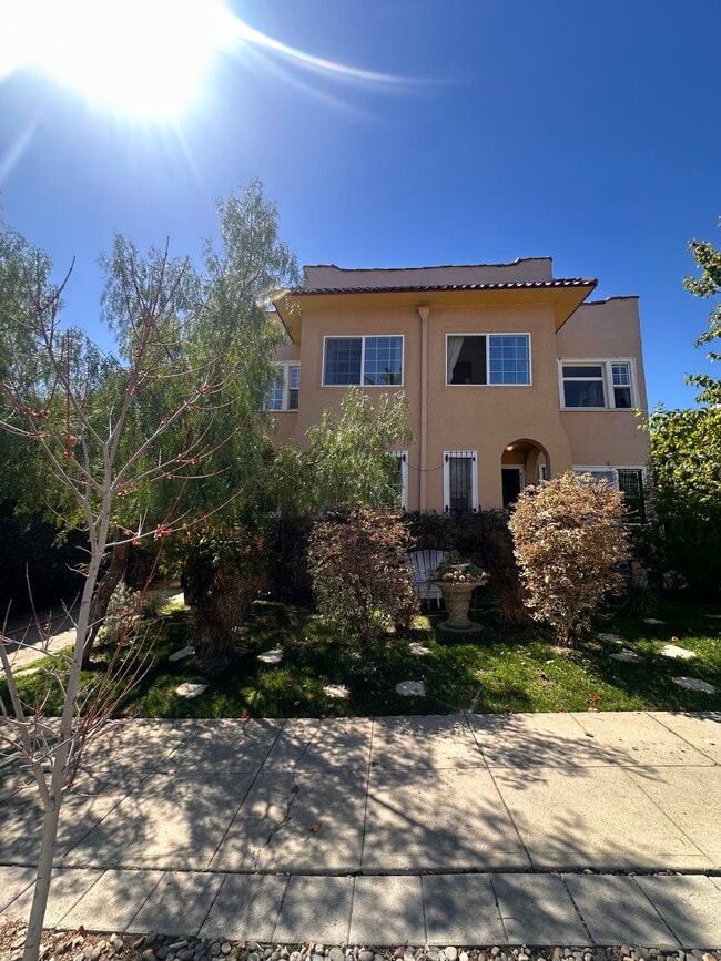 Photo - 4244 Gateway Ave Unidad .5