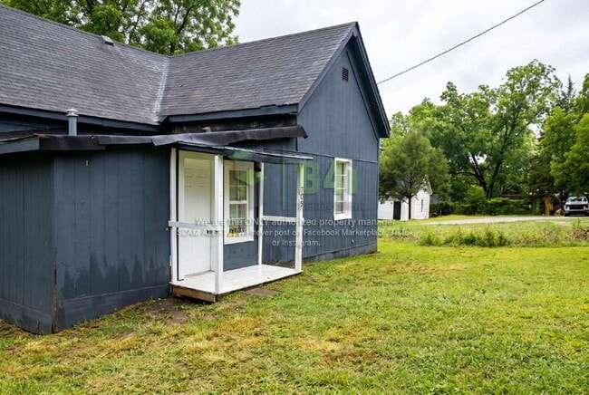 Photo - 705 Barnesville St