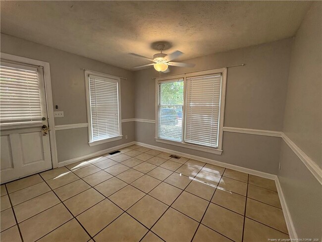 Photo - 405 Bannerman Pl
