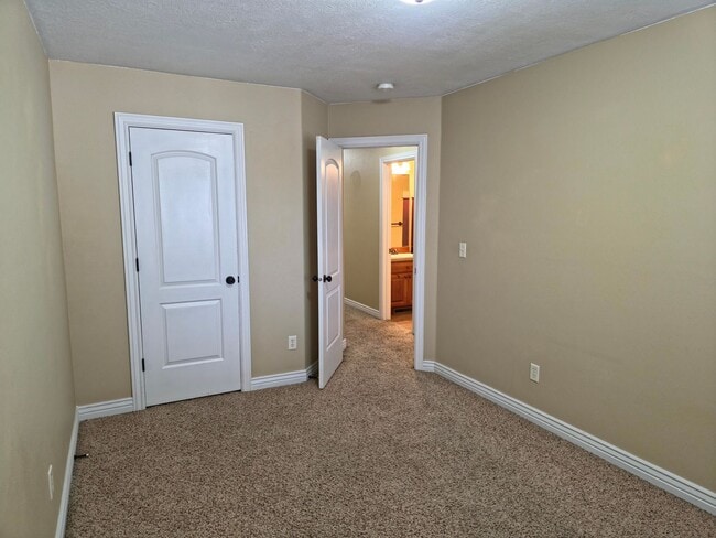 Photo - Beautiful 3 Bed, 2.5 bath Townhome with Attached 2 Car Garage in Rock Creek