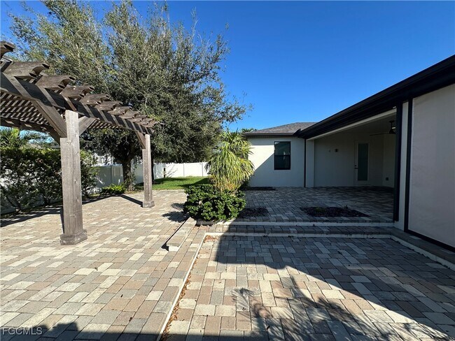 Photo - 4402 Chiquita Blvd S